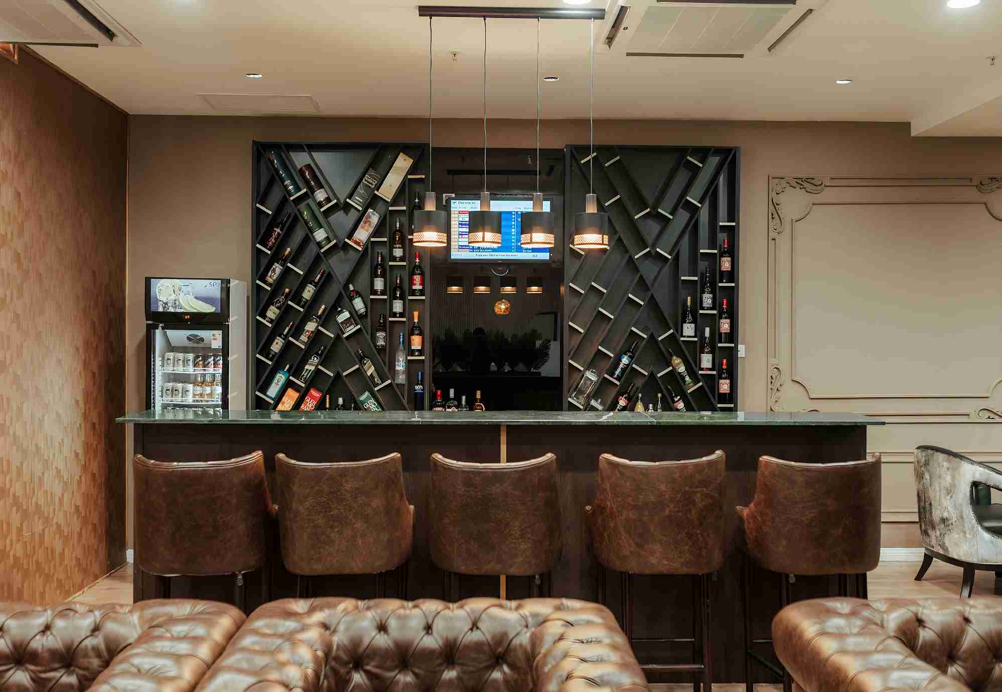 Premium Luxury Lounge at HRE