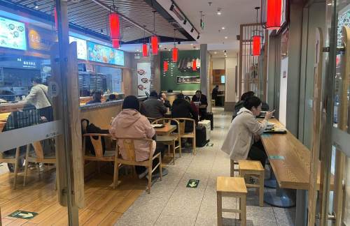 北京西站坐门墩儿