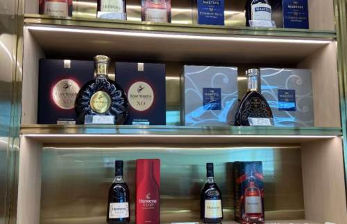 广州白云国际机场广东名烟名酒（烟类不参与）