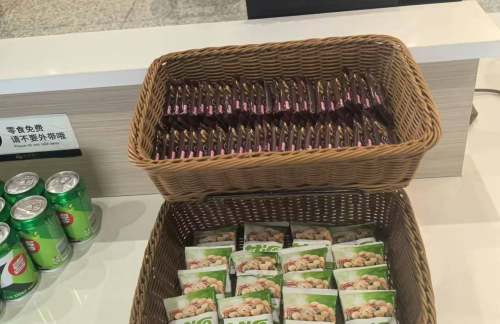 air-830041菏泽东站商务座候车区