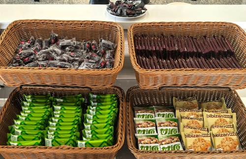 air-830041菏泽东站商务座候车区