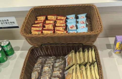 air-830041菏泽东站商务座候车区