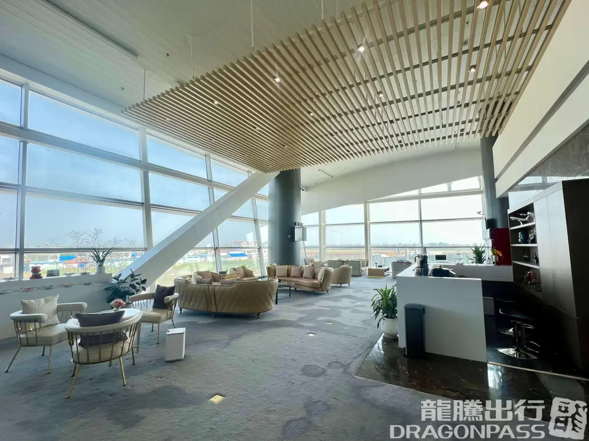 First Class Lounge (2F) – photos 3