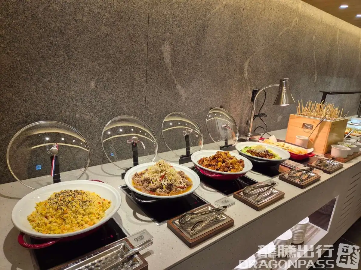 Sky Hub Lounge (East Wing) – photos 2