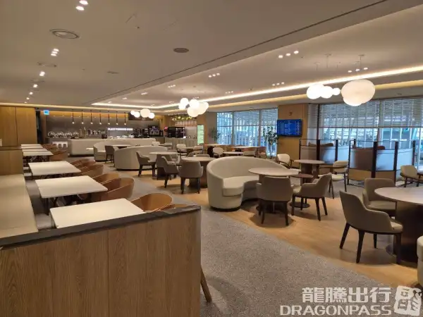 Sky Hub Lounge (East Wing) – photos 3