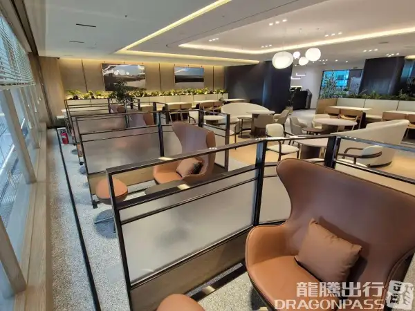 Sky Hub Lounge (East Wing) – photos 4