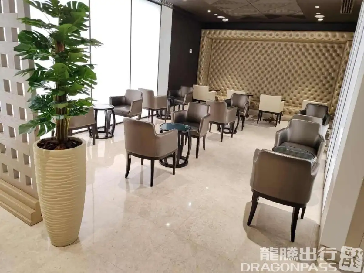 Ahlan Lounge (Concourse D) – photos 6