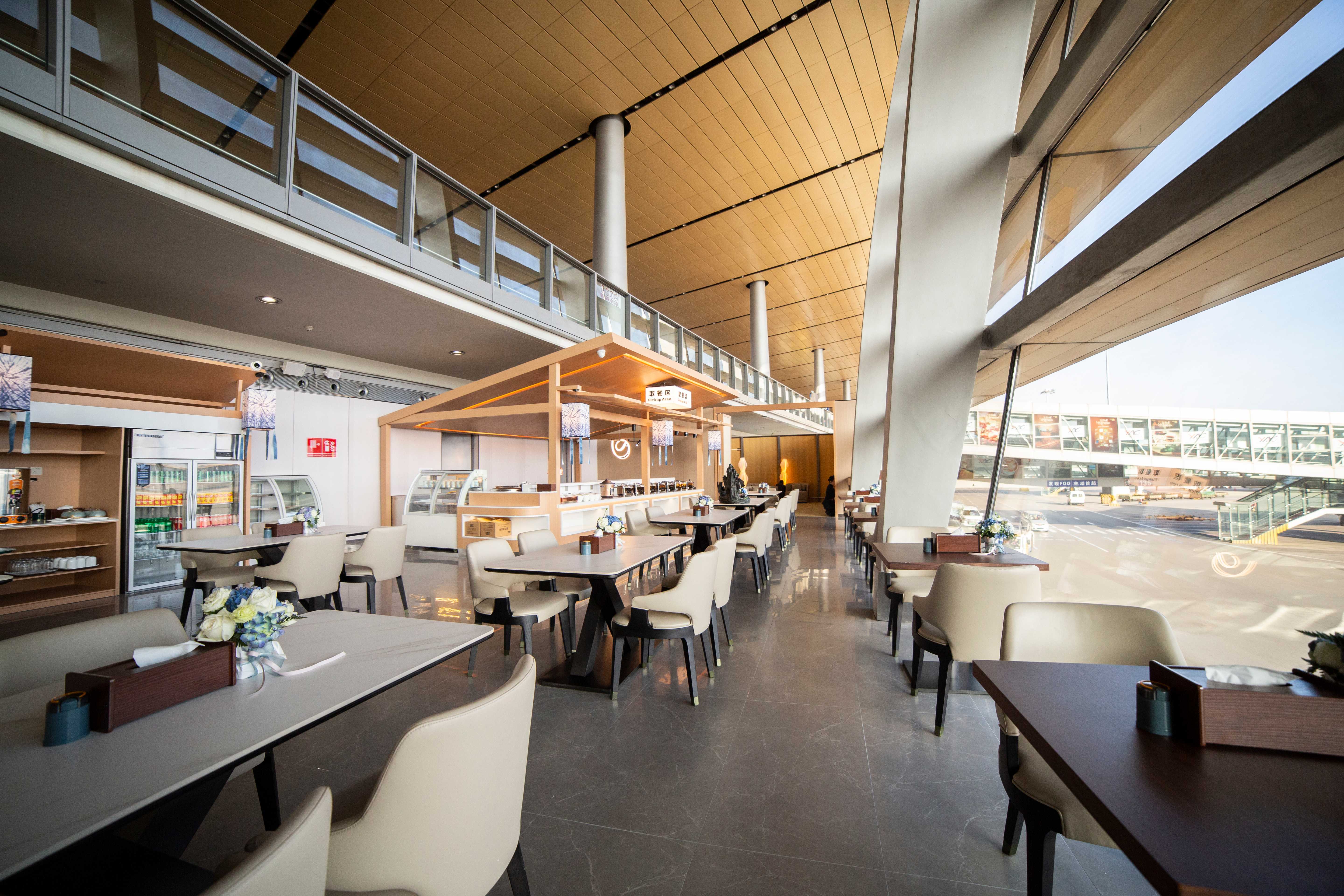 First Class/Business Class Lounge V6 atmosphere, image 6