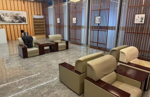 air-431289商务座候车区