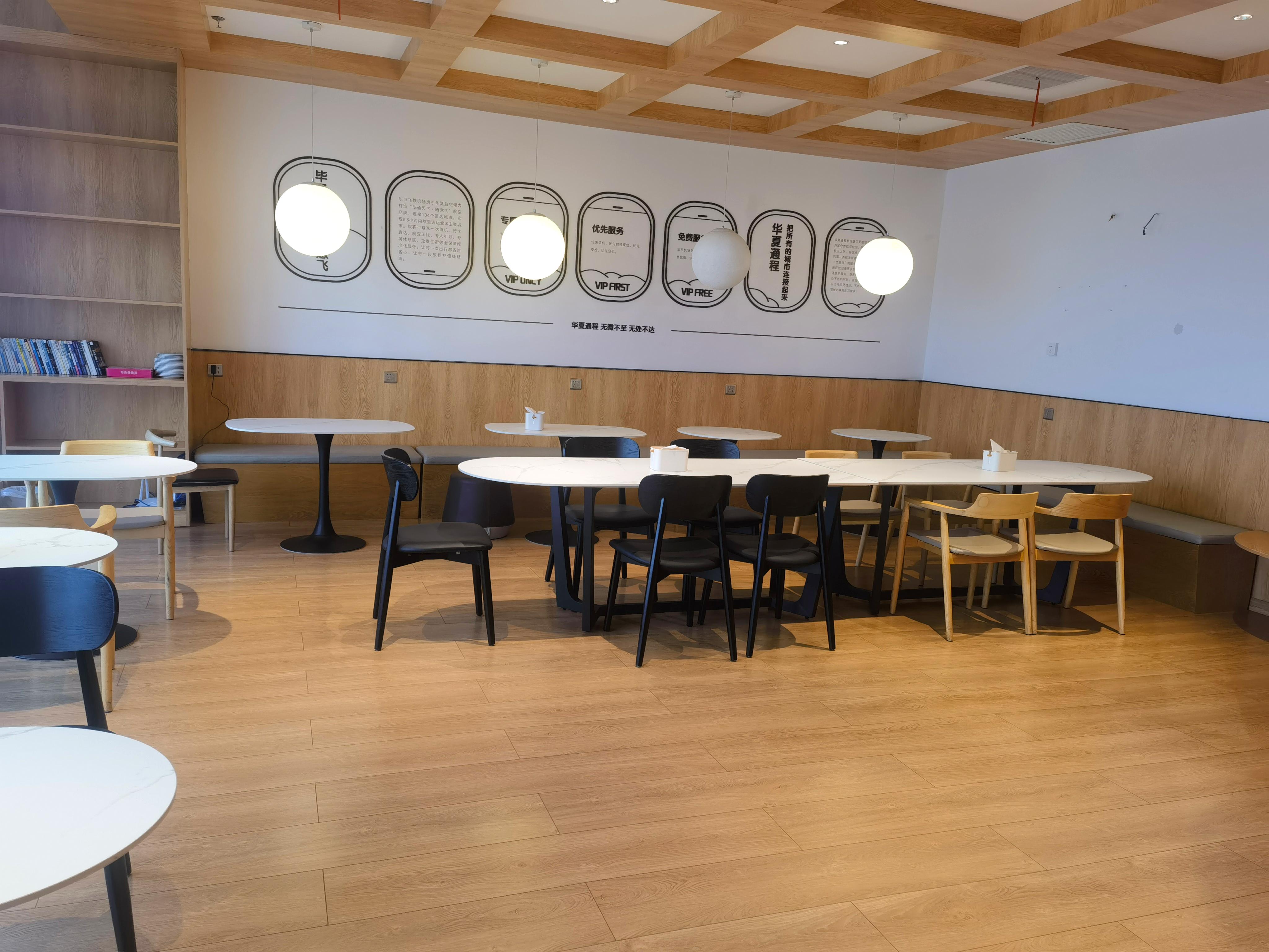First Class Lounge atmosphere, image 2