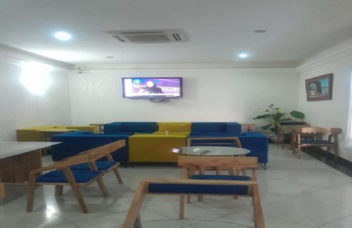 MBASafari Comfort Lounge (T1)