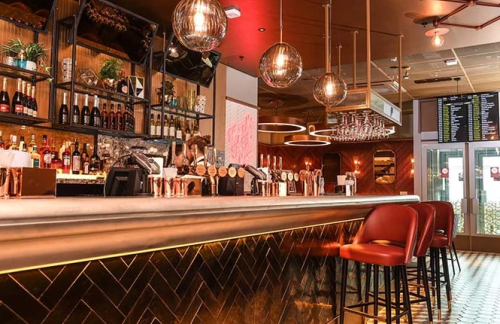 伦敦卢顿机场Hawker Bar