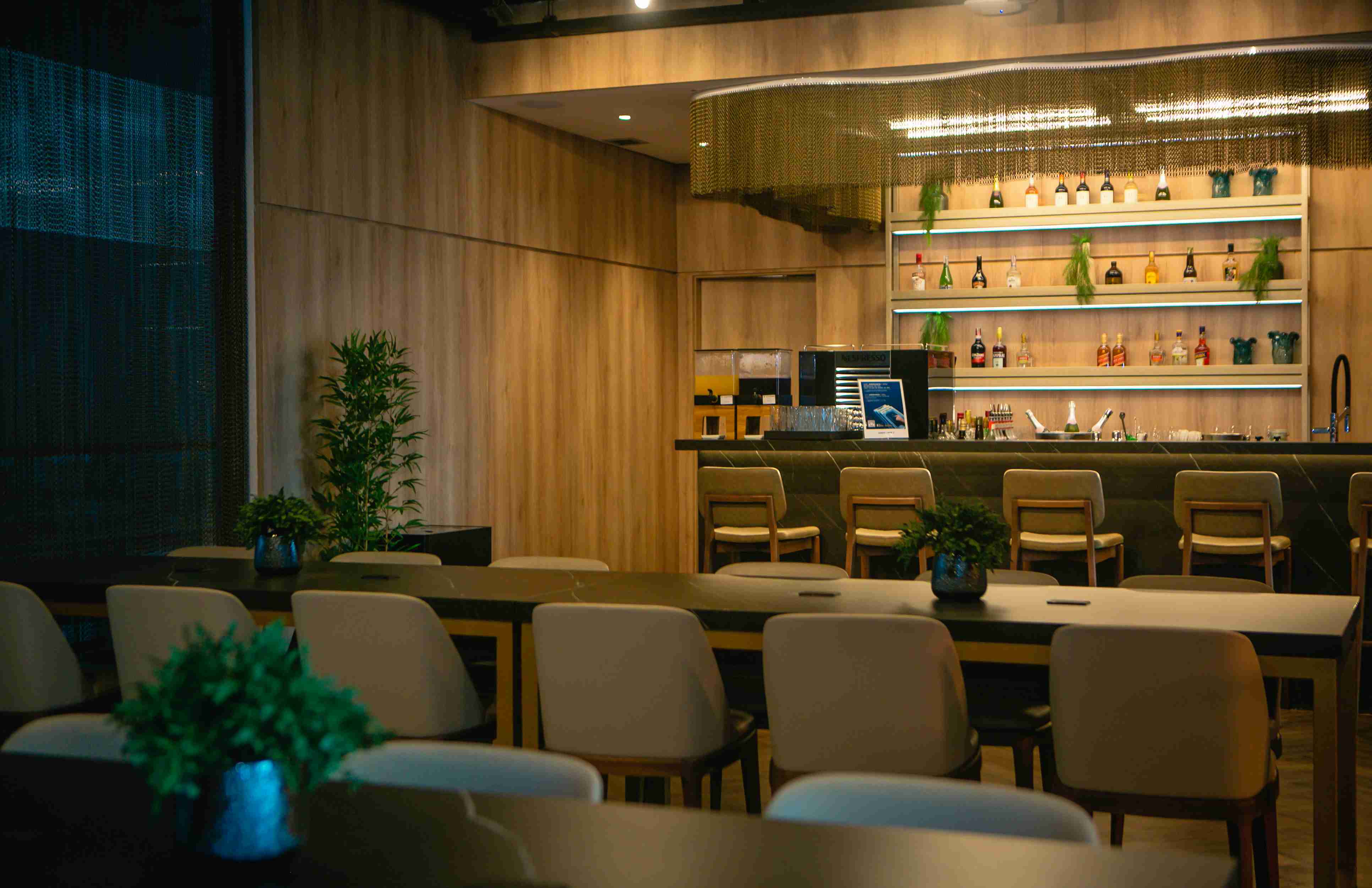 W Premium Lounge - The Pier atmosphere, image 3
