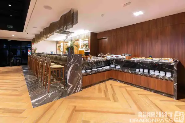 W Premium Lounge - The West - 1
