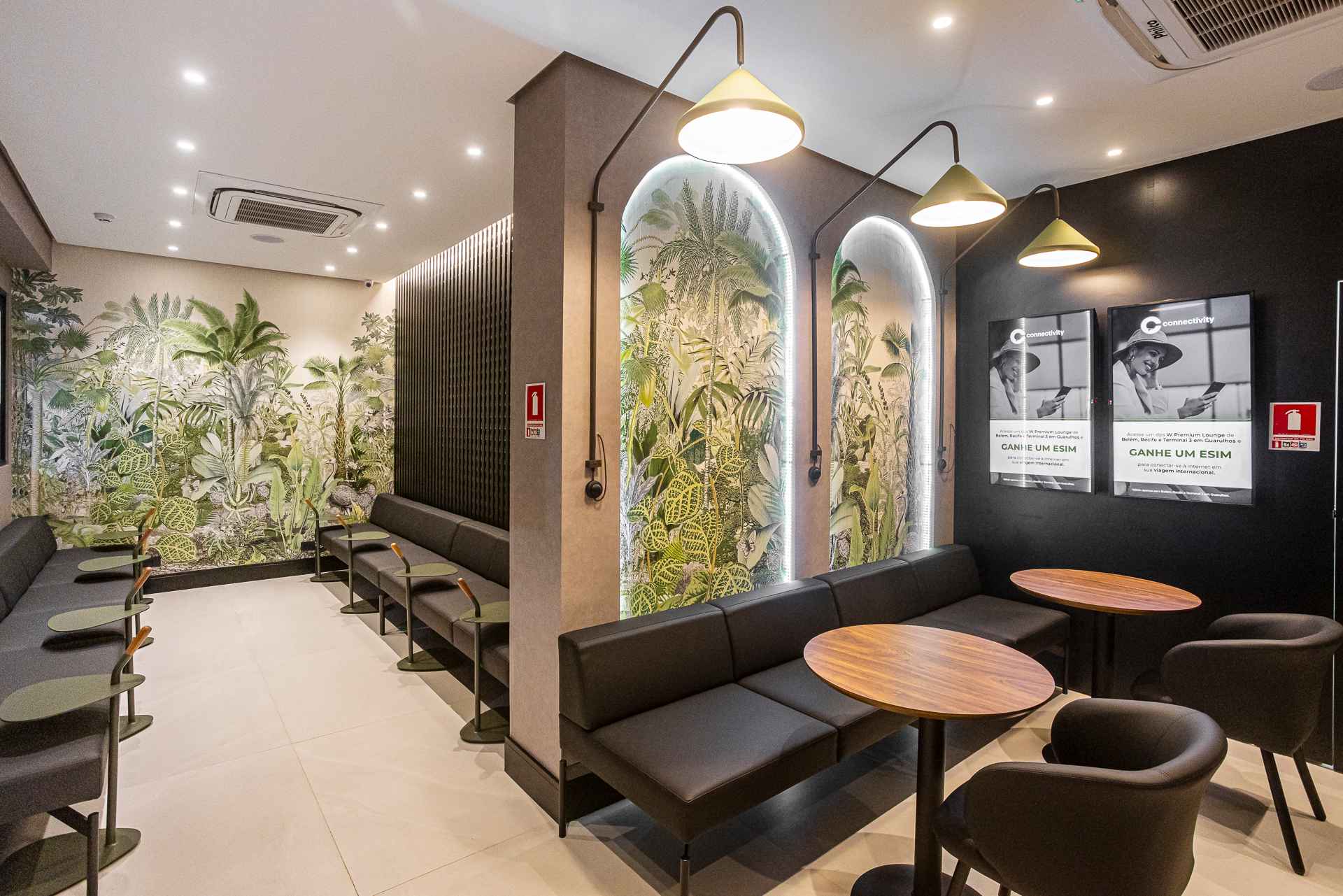 W Café Lounge Palmas at PMW
