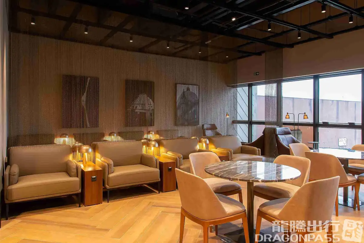 W Premium Lounge - The West – photos 3
