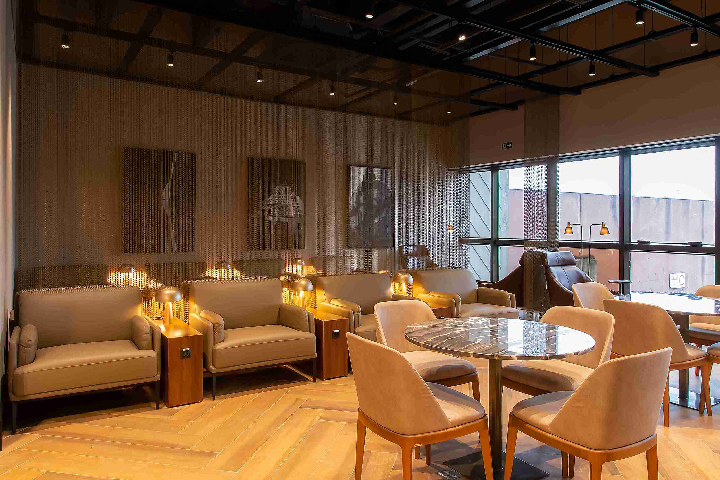 W Premium Lounge - The West atmosphere, image 3