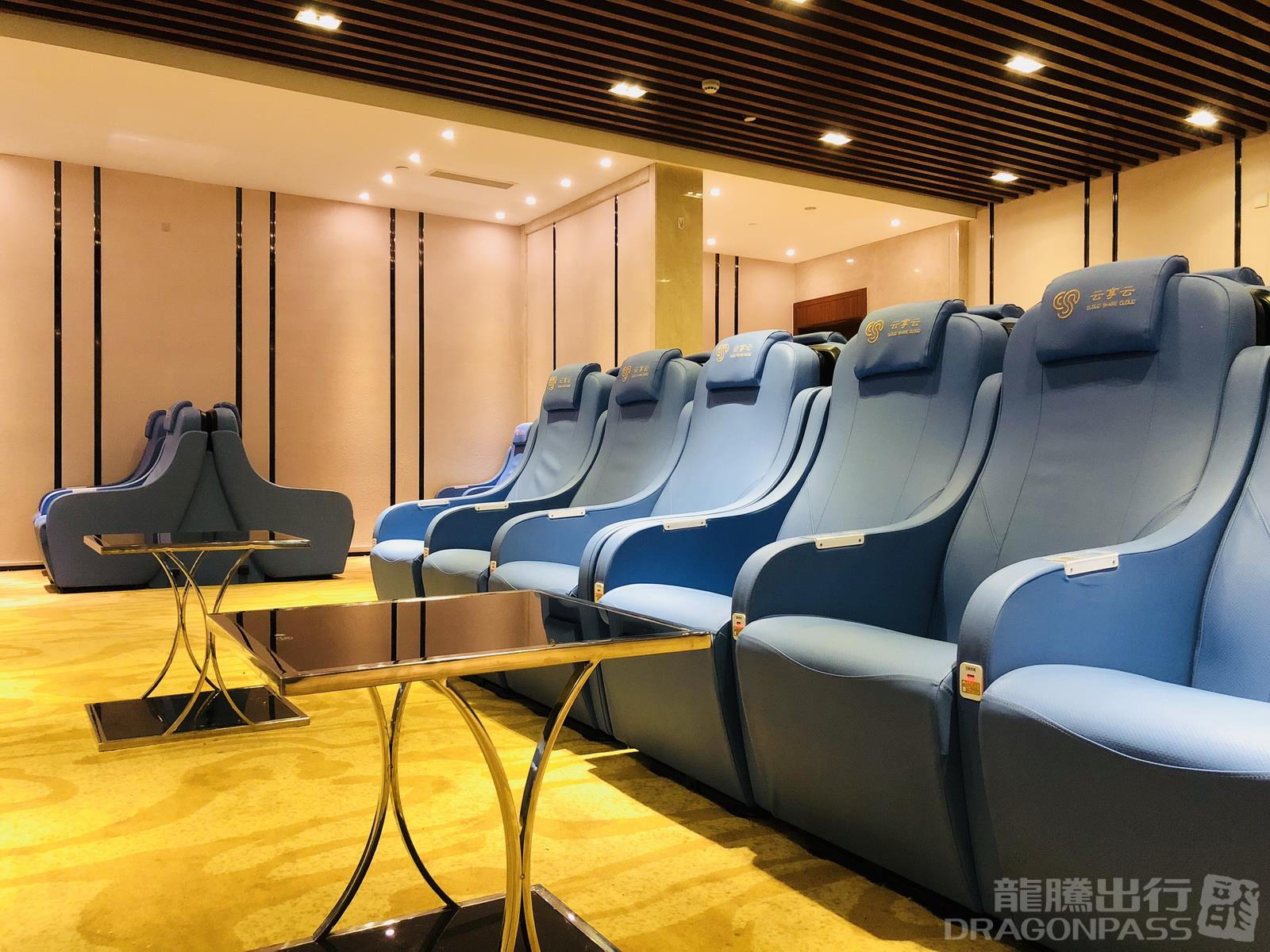 First Class Lounge atmosphere, image 7
