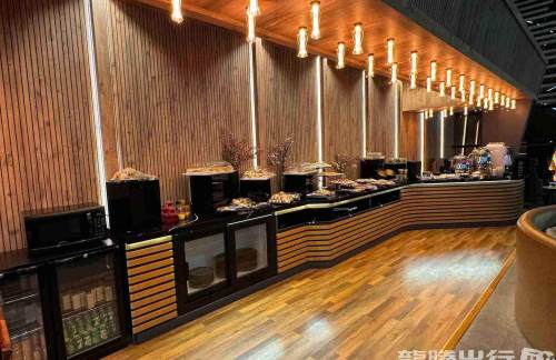 BGWTopaz Lounge