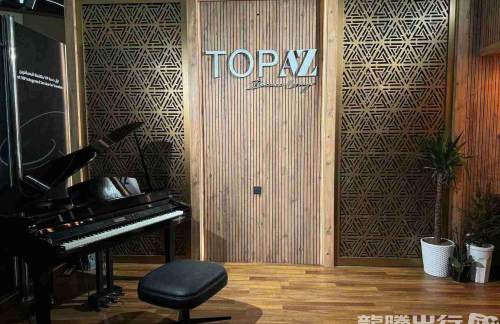 BGWTopaz Lounge