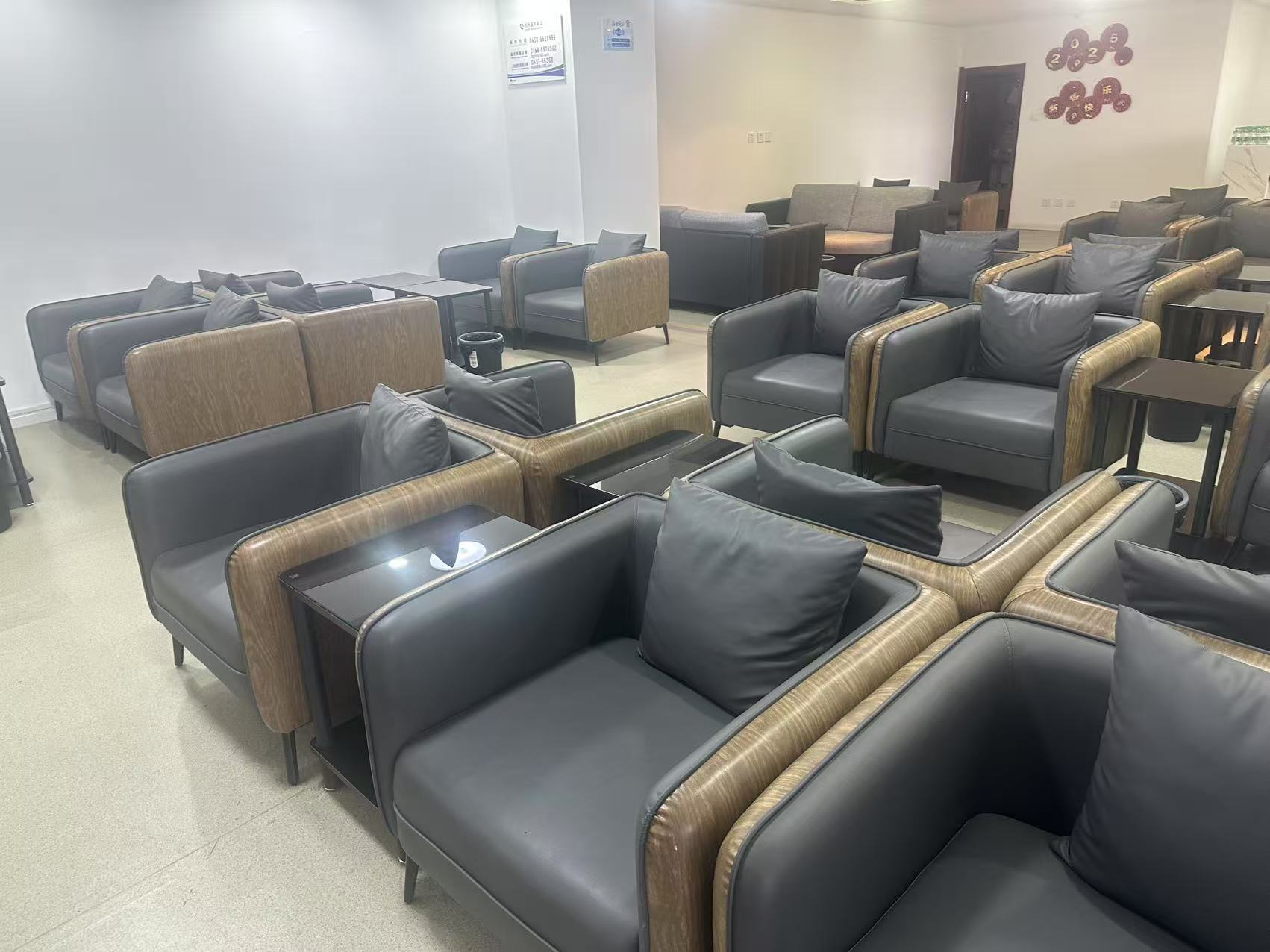 First Class Lounge atmosphere, image 9
