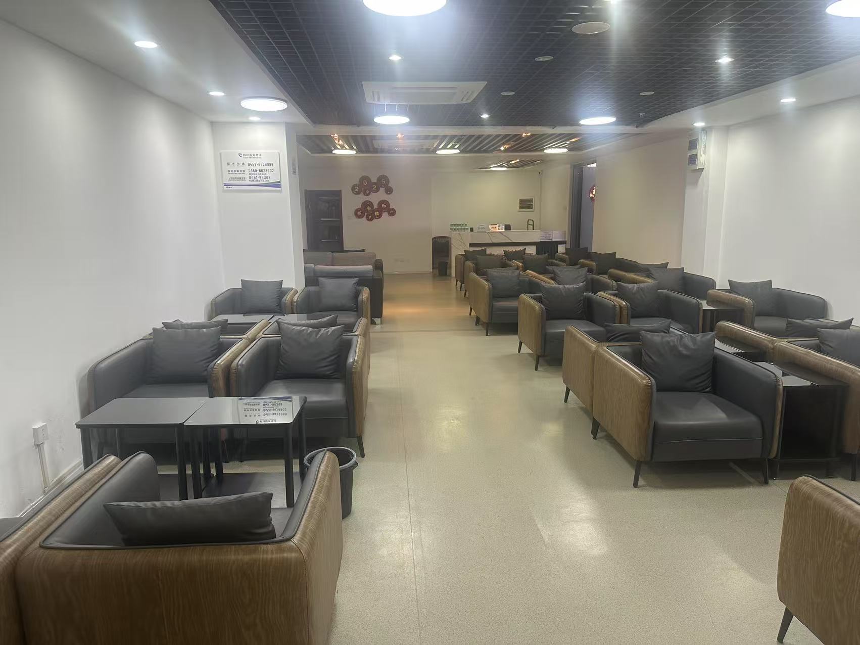 First Class Lounge atmosphere, image 6