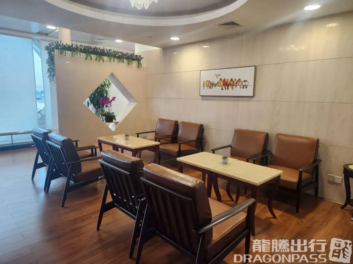 First Class Lounge (Concourse B) – photos 3