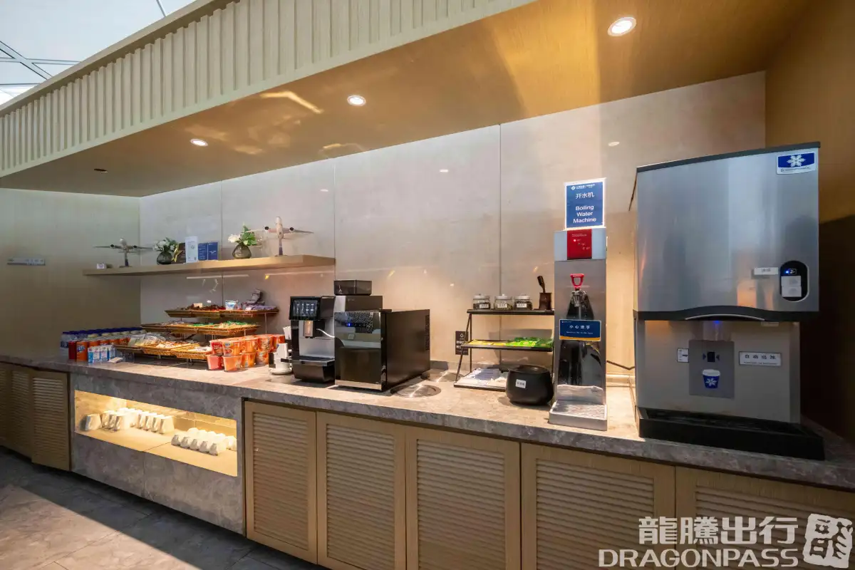 First Class Lounge V1 (T2 - Dom) – photos 12