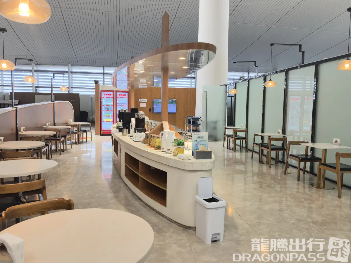 V7 International First Class Lounge – photos 13