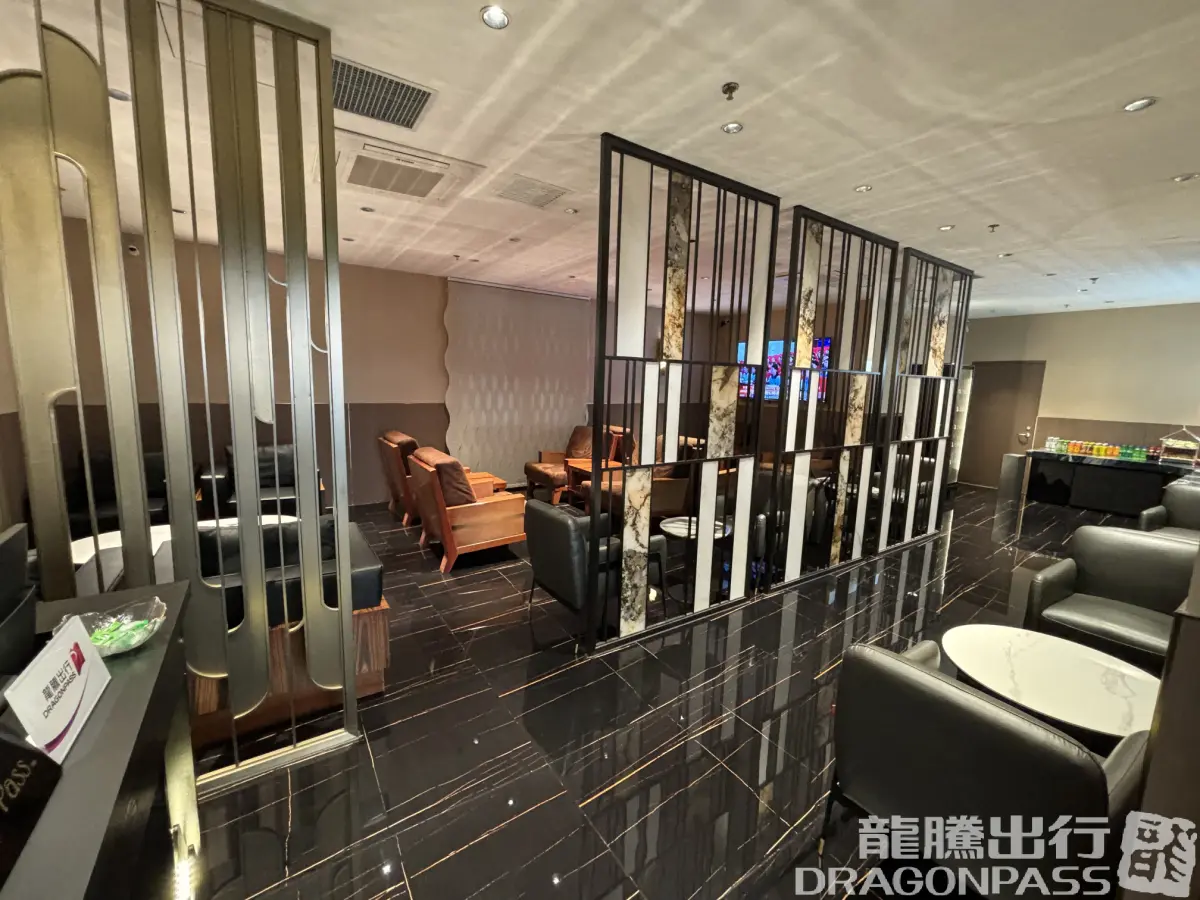 International First Class Lounge – photos 10