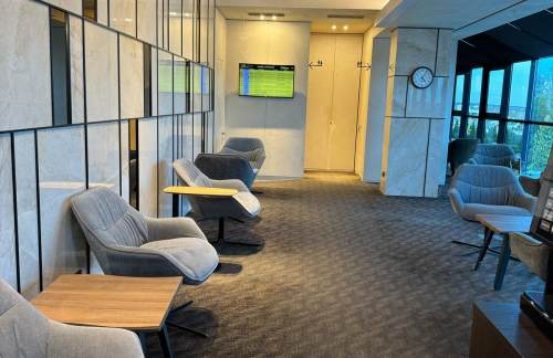 air-6893383Business Lounge