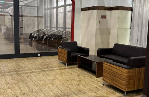 air-431271商务座候车区