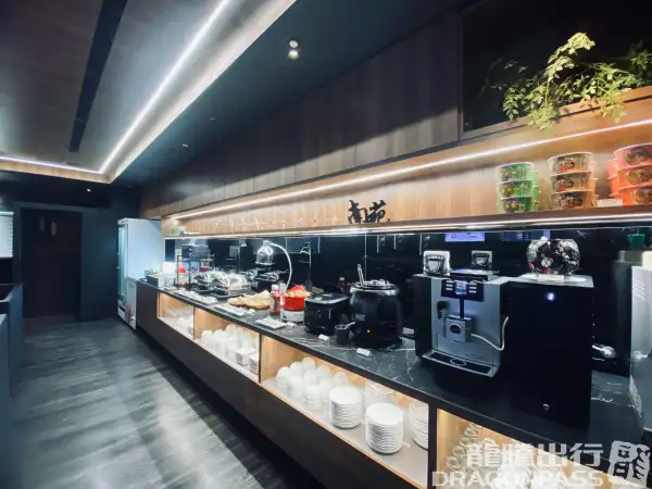 Southern Premium Lounge – photos 3