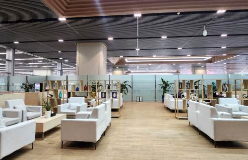 air-830460商务座候车区2