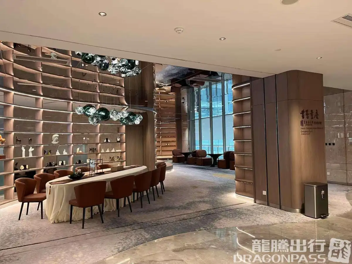 First & Business Class Lounge – photos 3