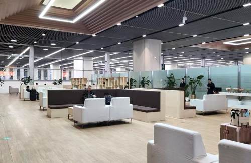 air-830460商务座候车区2