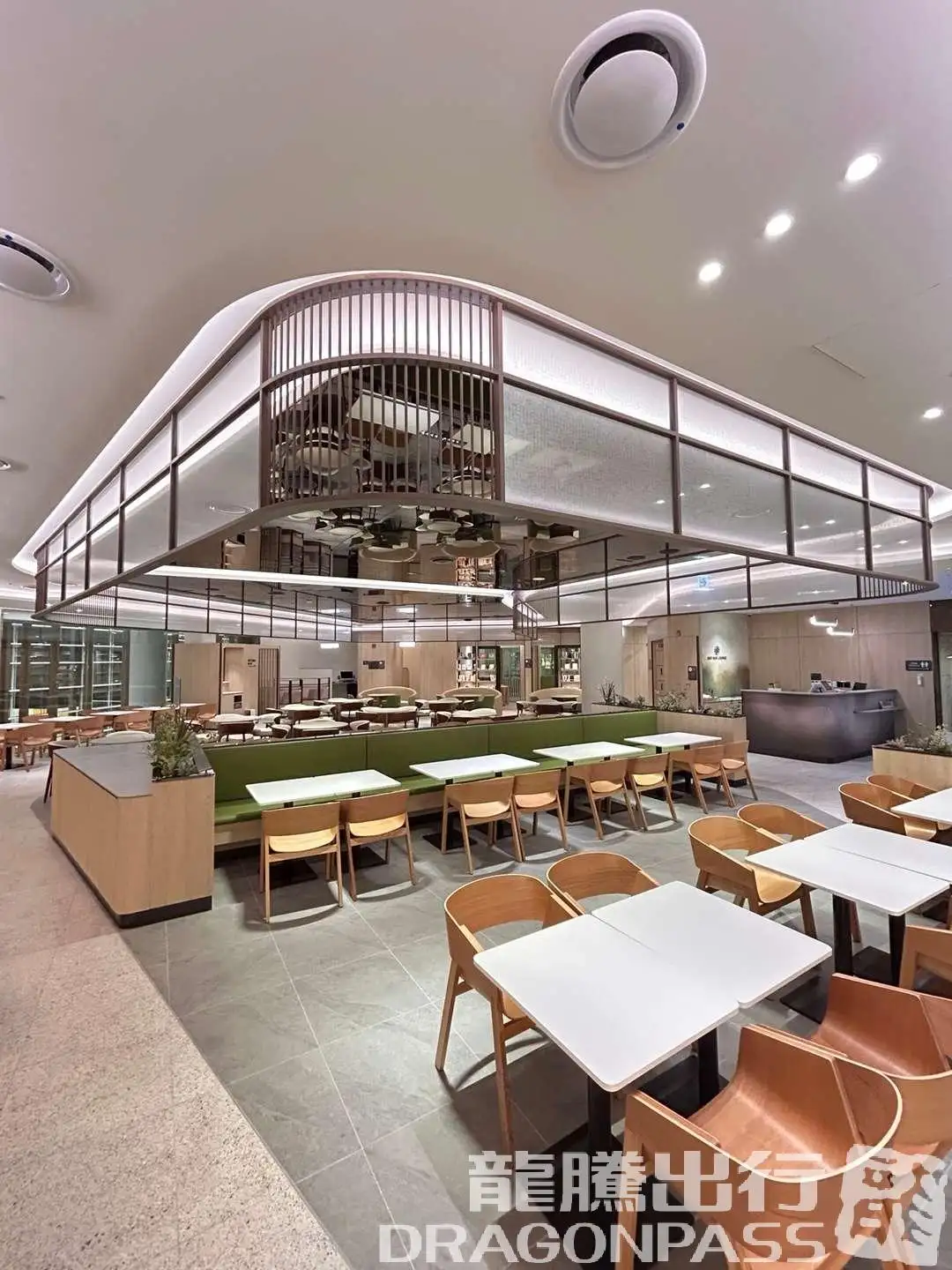 Sky Hub Lounge West – photos 7