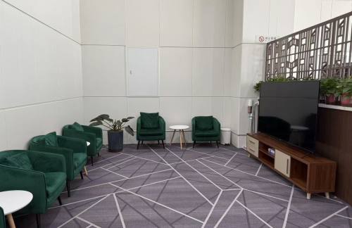 air-6895360商务座候车区