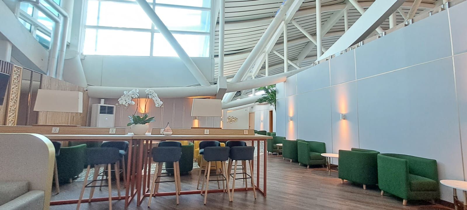 Concordia Lounge atmosphere, image 3