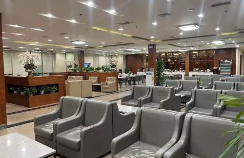 SHE机场易登机休息区 (T3国内)