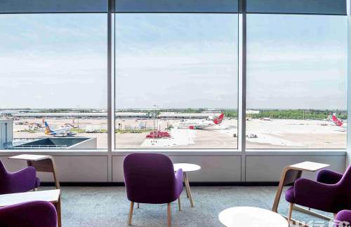 MANThe Escape Lounge (T2)