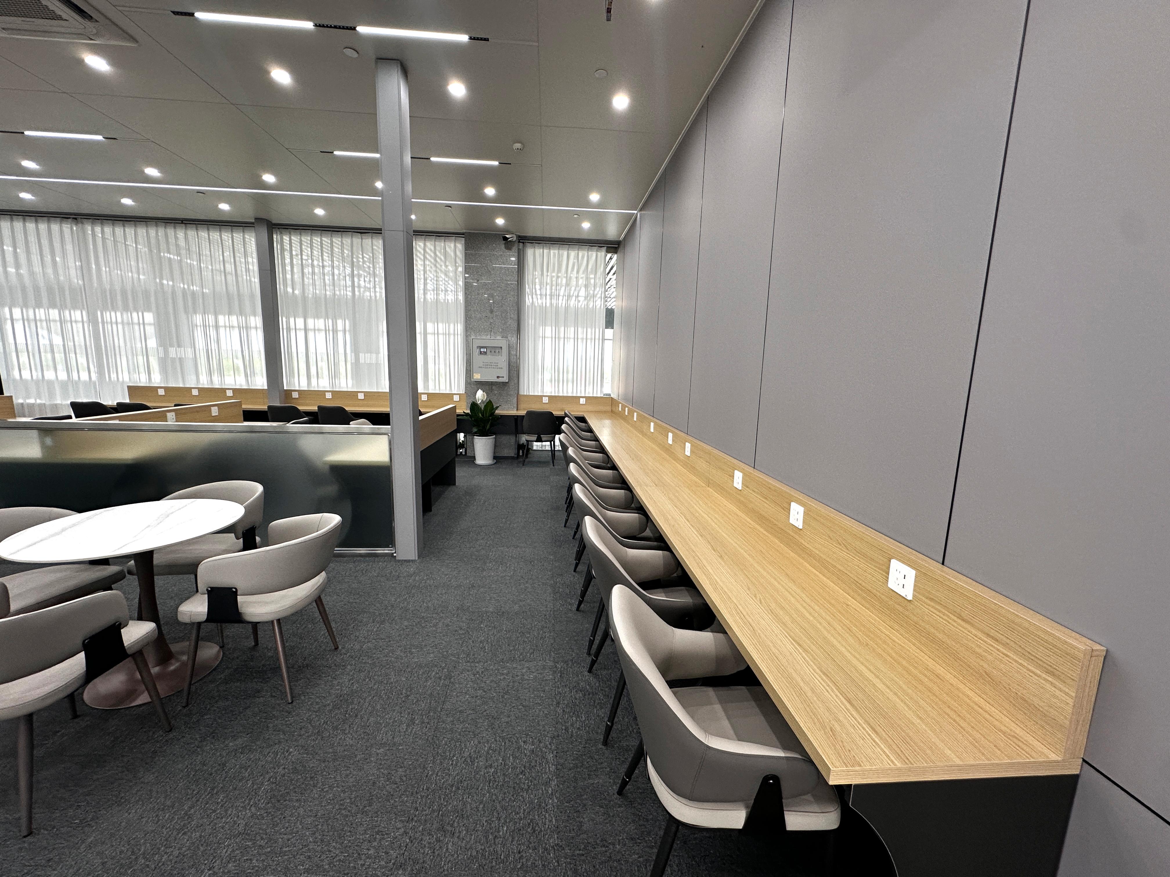 First Class Lounge atmosphere, image 3