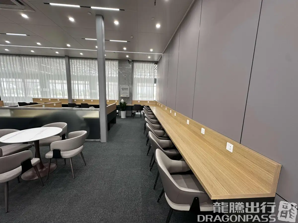 First Class Lounge – photos 3