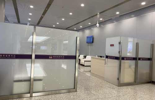 air-6852540商务座候车区