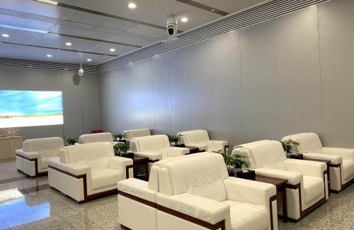 air-6852540商务座候车区