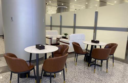 air-6852540商务座候车区