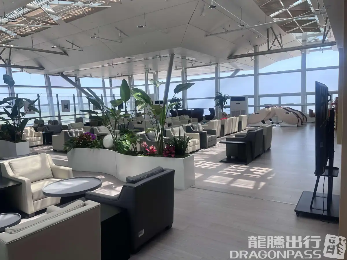 International First Class Lounge – photos 7