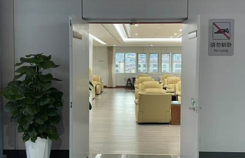 50014商务座候车区2