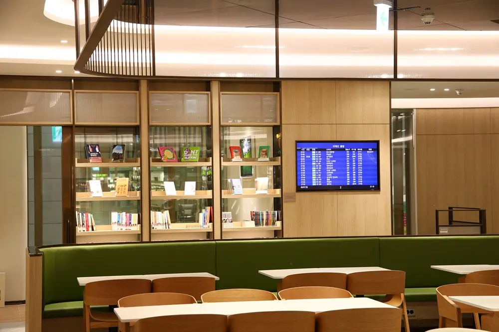 Skyhub Lounge East (T2) – photos 6