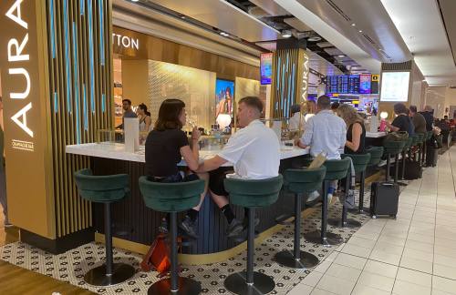 伦敦希思罗机场Aura Champagne Bar